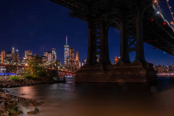 Панорамный Вид Манхэттенский Мост Нью Йорке Ночью Видом Манхэттен Через — стоковое фото