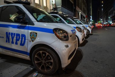 NEW YORK CITY - 16 Mayıs 2019: gece Times Meydanı yakınlarında, Manhattan