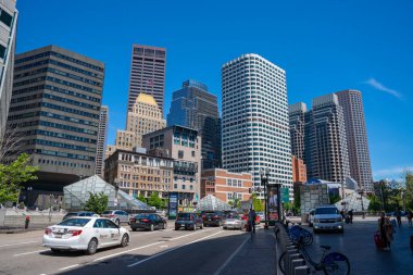 Boston, ABD. 25 Mayıs 2019. Boston Massachusetts şehir merkezinde binalar ve trafik