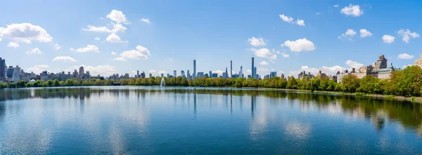 Central Park New York Stad Varm Solig Dag Vid Huvuddammen — Stockfoto