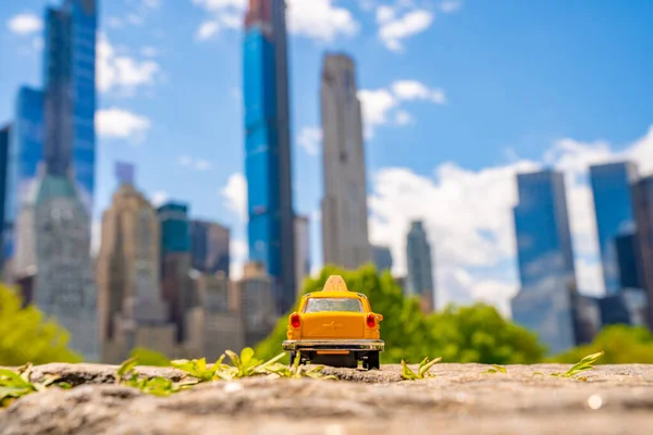 New York Usa Maj 2019 Gul Klassisk Taximodell Parkerad Central — Stockfoto
