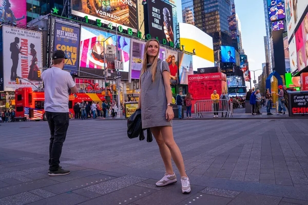 New York City Mayıs 2019 Times Square Kalabalığını Gece Trafiğini — Stok fotoğraf