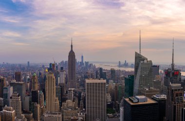 NEW YORK - 30 Mayıs 2019: New York City Günbatımı manzaralı şehir manzaralı ve Manhattan 'da gökdelenler