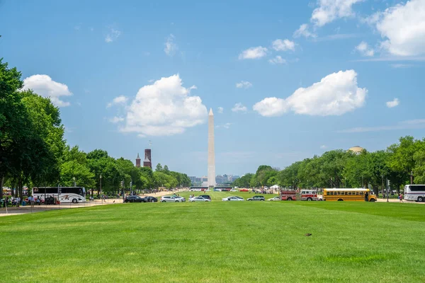 Washingtonský Památník Slunný Den Modrým Nebem Pozadí — Stock fotografie