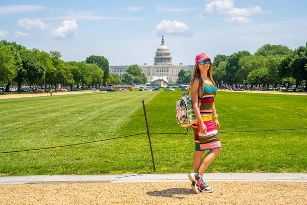 Washington Mayıs 2019 Washington Keşfeden Genç Bir Kız — Stok fotoğraf