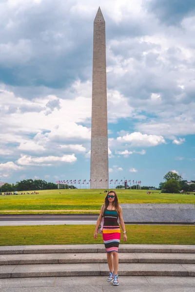 Young Sexy Girl Dress Exploring Washington City Washington Monument Sunny — Stock Photo, Image