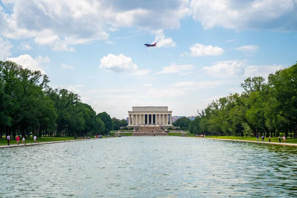 Lincoln Memorial Národním Obchoďáku Washington Lincoln Memorial Pozadí Modré Oblohy — Stock fotografie