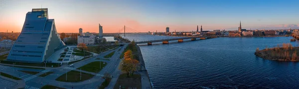 Vista Aérea Cidade Velha Riga Durante Pôr Sol Mágico Letônia — Fotografia de Stock