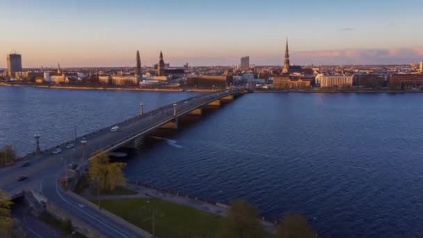 Vista Cerca Del Puente Sobre Río Daugava Riga Que Directamente — Vídeos de Stock