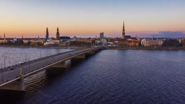 Vista Vicino Del Ponte Sul Fiume Daugava Riga Che Porta — Video Stock