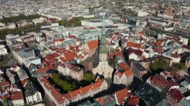Riga, Letonya. Güneşli Yaz Gününde Riga Şehri. Ünlü Landmark - Riga Dome Katedrali Hava Panoramik Görünümü
