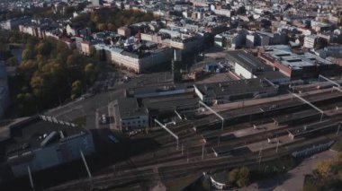 Letonya 'nın Riga, Letonya Bilimler Akademisi' ne havadan yakından bakış. 1953 ve 1956 yılları arasında inşa edilmiş ve 108 metre yüksekliğindeki ufuk çizgisine hakim olmuştur. Yumuşak seçici odak