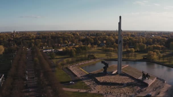 Riga Lettland Mai 2020 Luftaufnahme Des Siegesparks Riga Lettland Siegesdenkmal — Stockvideo