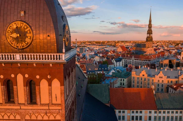 Vista Aérea Del Casco Antiguo Riga Durante Mágica Puesta Sol —  Fotos de Stock