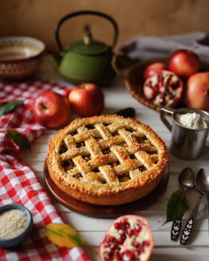 Susamlı sonbahar elmalı turta.