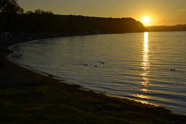 Pôr Sol Verão Lago Bracciano Itália — Fotografia de Stock