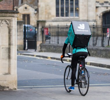 Deliveroo Take Away gıda teslim kişi
