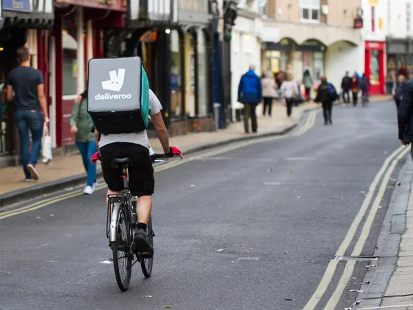 Deliveroo Take Away gıda teslim kişi