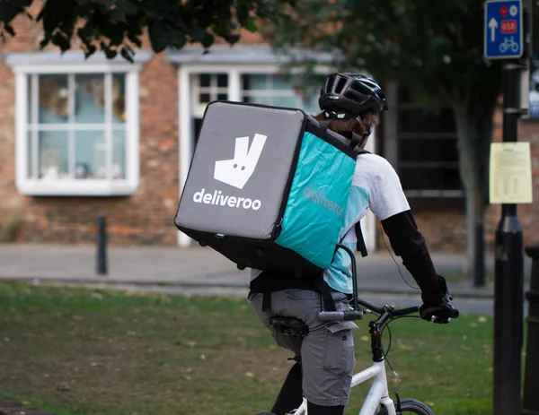 Deliveroo Take Away gıda teslim kişi