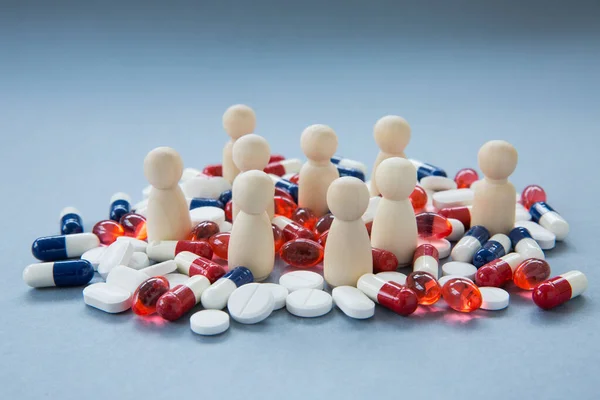 Ein Konzept Des Missbrauchs Und Der Übermäßigen Einnahme Von Pillen — Stockfoto