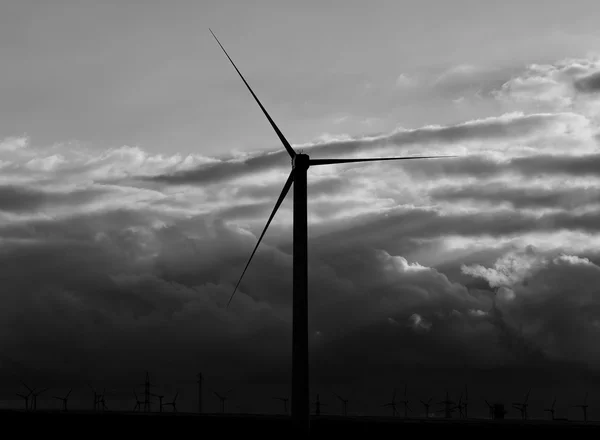 Wind turbine at dawn — Stock Photo, Image