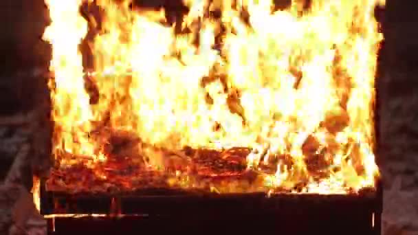 Piano op brand muziekinstrument — Stockvideo