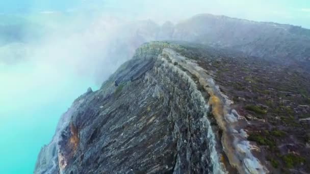 Kawah Ijen火山与蓝酸湖的空中景观。印度尼西亚东爪哇 — 图库视频影像