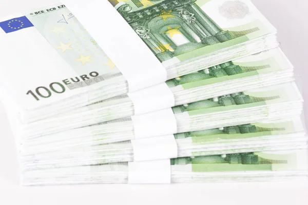 Close-up de pilhas de 100 notas de euro — Fotografia de Stock