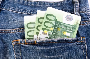 Arka kot pantolon cebinden yapışmasını banknotlar yüz euro.