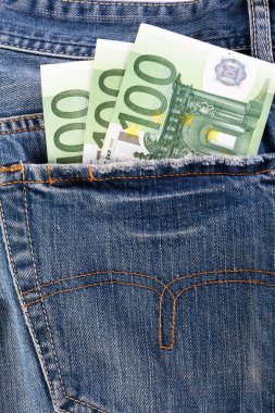 Arka kot pantolon cebinden yapışmasını banknotlar yüz euro.