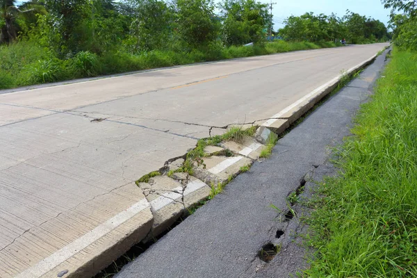 yol çatlamak hasar tehlike insanlar için