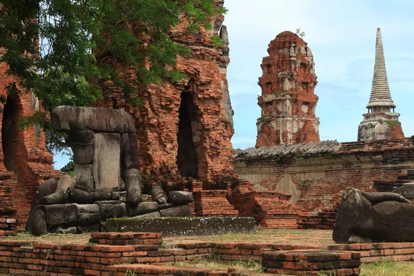 Lugar antigo no parque histórico de ayutthaya — Fotografia de Stock