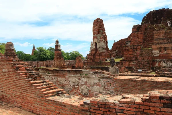 Lugar antigo no parque histórico de ayutthaya — Fotografia de Stock