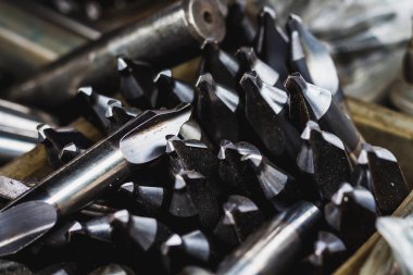 Grup merkezi güzel ışık araçlarıyla matkap