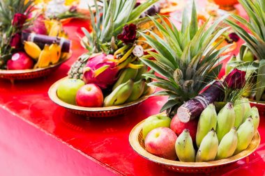 meyve tepsisi yer tablo için hazır?