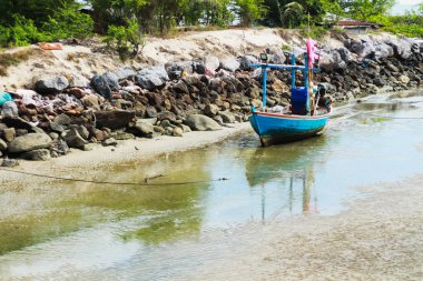 Sahildeki balıkçıların hayatı. Halk hayatı böyledir işte.