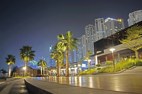 Promenade vista em Dubai Marina à noite — Fotografia de Stock