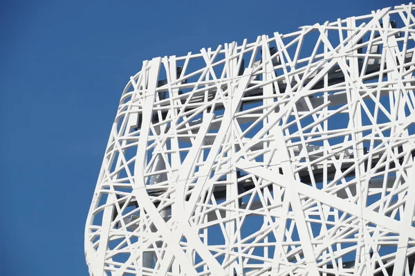 Modern kentsel mimarinin mavi gökyüzü arka plan