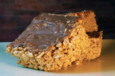 Çikolata bisküvi renk arka plan üzerinde yakın çekim