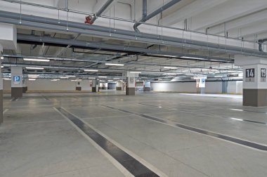 Garaj, bir superm boş Park çok yeraltı iç