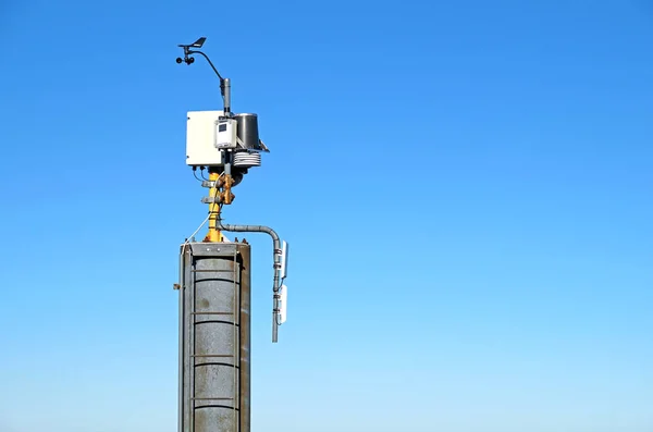 Mini-wind- en zonnepanelen voor huishoudelijk gebruik — Stockfoto