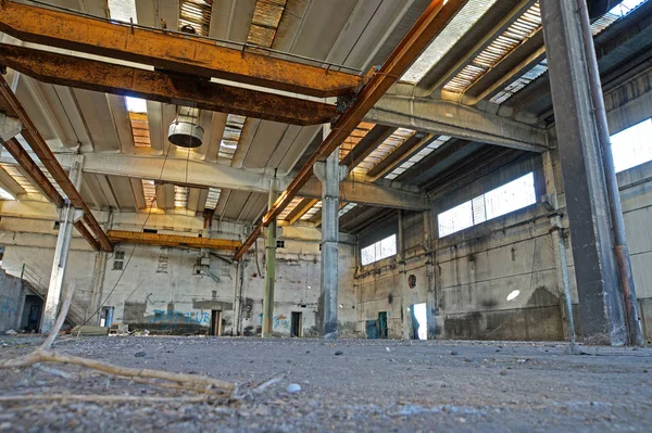 Ruinen einer sehr stark verschmutzten Industriefabrik, Ort war als eine der am meisten verseuchten Städte Europas bekannt — Stockfoto