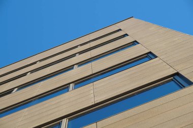 terk edilmiş bir binada bulanık bakış açısı ile Windows