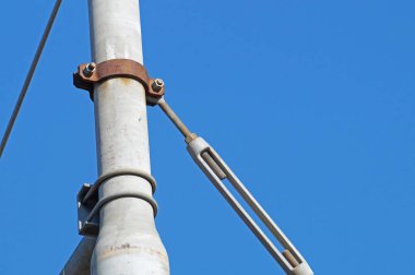 Elektrikli tren terminal iletişim bağlayıcı. Terminaller için çelik çubuklar