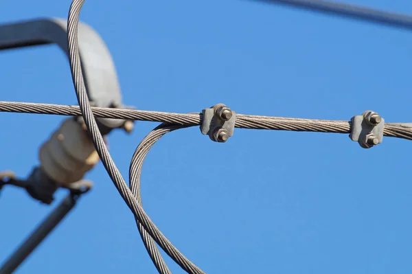 Steckverbinder für elektrische Zugterminals. Klemmen für Stahlstäbe — Stockfoto