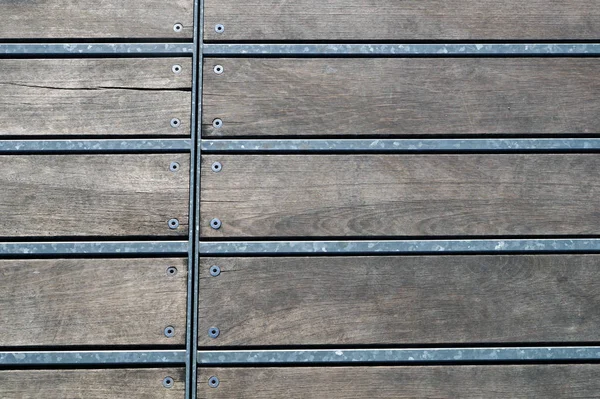 木製の寄せ木張りの床のヘリンボーンのパターン — ストック写真