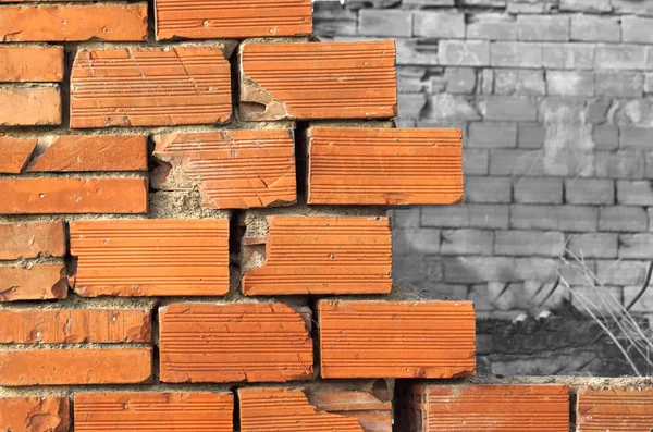 siyah ve beyaz arka plan bulanık ile eski tuğla duvar