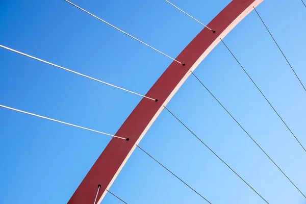 Seile und Turm der Hängebrücke — Stockfoto