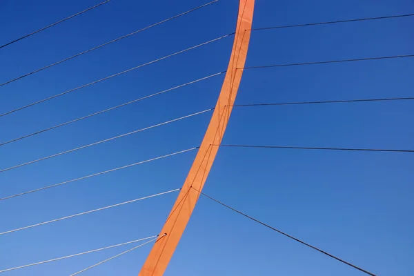 ケーブルと吊橋の塔 — ストック写真