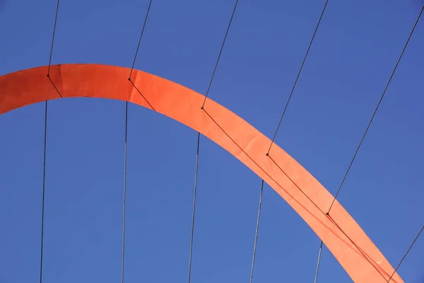 Cables y torre del puente colgante — Foto de Stock